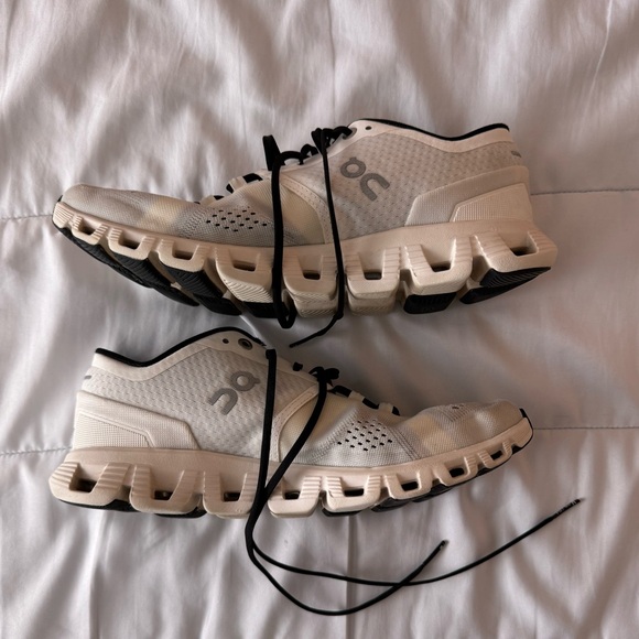 ON Cloud Running Cloud x Training Shoes - Picture 2 of 6